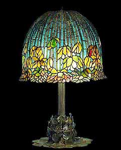 Lotus Tiffany Lamp: Irregular upper and lower Borders